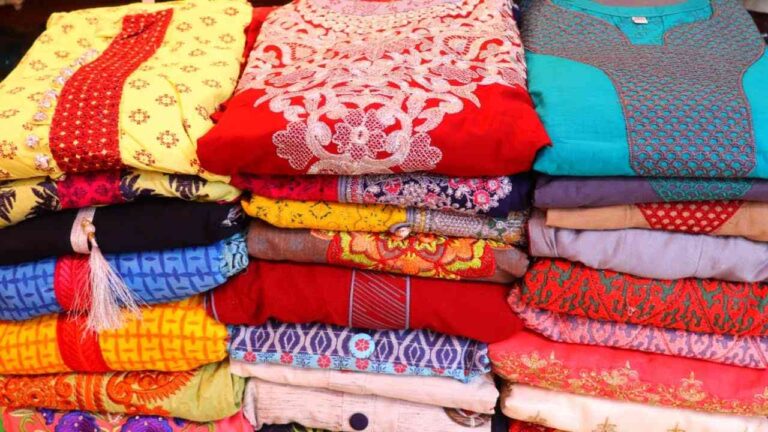 কাপড়ের ব্যবসার আইডিয়া, অনলাইন এবং অফলাইন কাপড়ের ব্যবসা করে কোটিপতি!